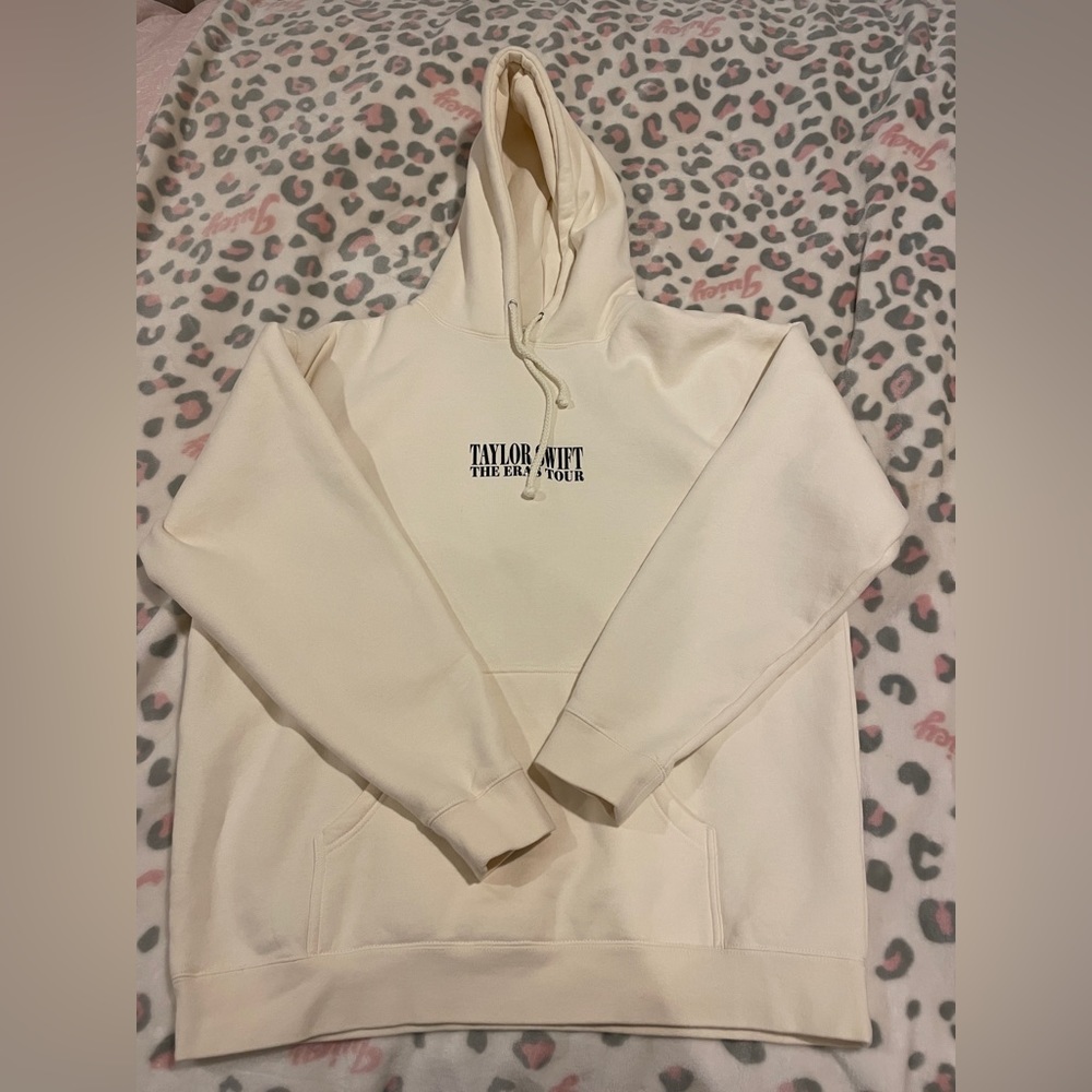 TAYLOR SWIFT ERAS TOUR HOODIE💕